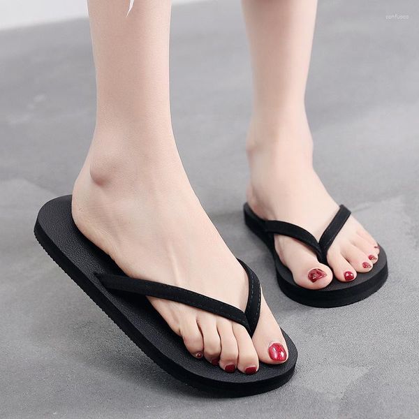 Terlik Yaz modası Giyen Kadınlar Flip-Flops Bayanlar Basit Joker Öğrencileri İnce Düz Dökümlü Plaj Terlikleri.Womens Seksi Ayakkabılar