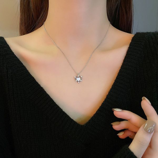 Collana con ciondolo a forma di farfalla con catena in acciaio al titanio e argento, personalità femminile INS, piccola geometria, con ciondolo a forma di catenina da collo