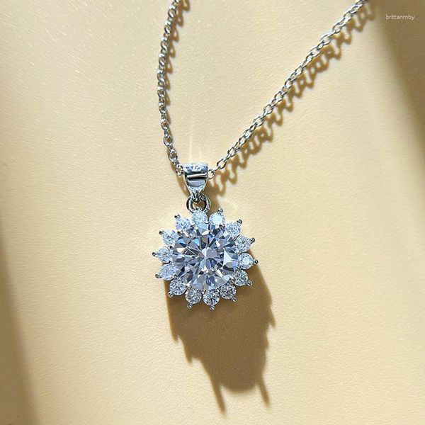 Sacchetti per gioielli Ciondolo girasole sintetico Moissanite 3 carati Diamante pieno Zircone Temperamento Collana fiocco di neve Catena clavicola femminile