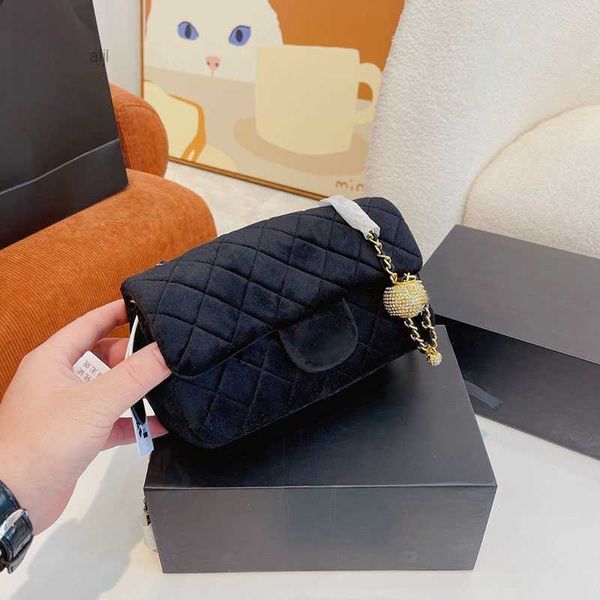 Bolsa feminina francesa de veludo clássica com aba crossbody strass pequena bola dourada matelassê mini corrente de ouro ajustável tendência pochete bolsa de cosméticos 18 cm