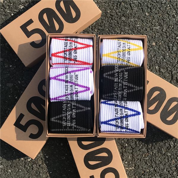 Herrensocken Herbstmode gemeinsam signiert Skateboard Sport Weiß Schwarz Trend Hip Hop Liebhaber Baumwolle 3 Paar Box 230830