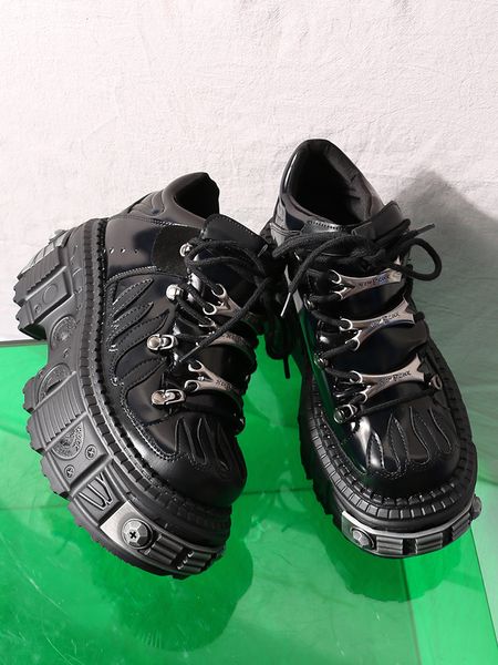 Scarpe eleganti Nicchia Altezza crescente Fatte a mano Personalizzate Fiamma scura Metallo Punk Y2g Piattaforma stile Millennio Fondo spesso Roccia 230829