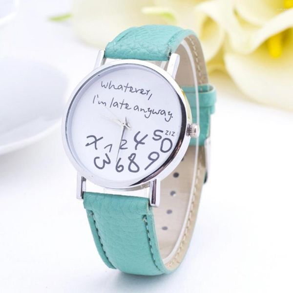 Relógios de pulso Mulheres Qualquer que seja o atraso de qualquer maneira Carta Rodada Dial Faux Leather Strap Quartz Watch Moda Letras Números Ajustáveis Mulheres