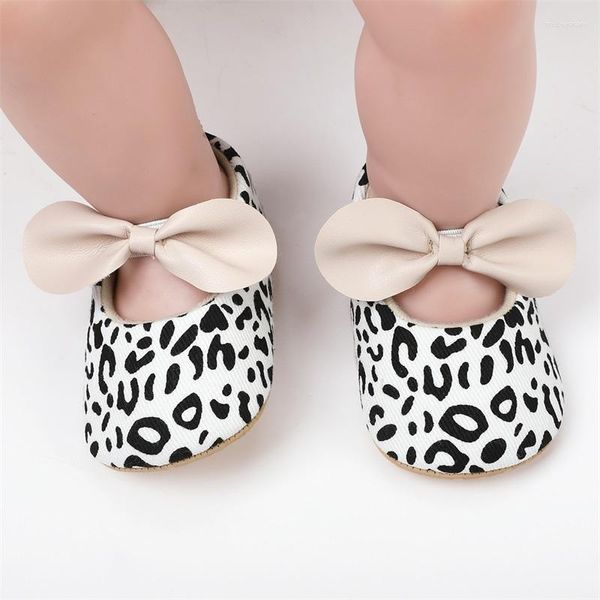 Primeiros caminhantes bebê meninas mary jane apartamentos antiderrapante bowknot princesa vestido sapatos leopardo berço para bebês