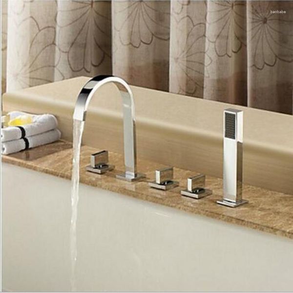 Rubinetti per lavandino del bagno Vidric Cascata diffusa Roman Deck Mounted 5 pezzi Vasca da bagno Rubinetto Set di rubinetti Combo Doccia palmare Torneira Lucido