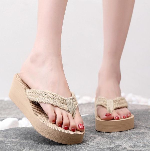 Terlik Moda İlkbahar ve Yaz Kadınlar Kalın Alt Kama Topuk Hafif Flip Flops Basit Tasarım Günlük Stil