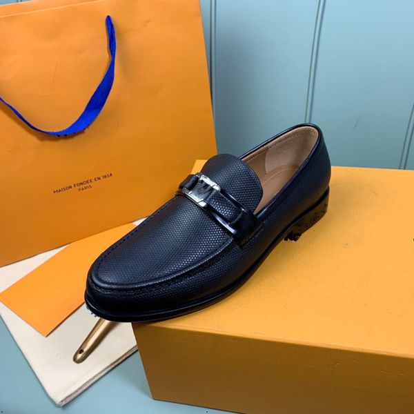 Scarpe da uomo in pelle di marca di lusso Nero Stampe di coccodrillo bordeaux Punta a punta Scarpe eleganti da uomo firmate Slip on Mocassini Scarpe da uomo