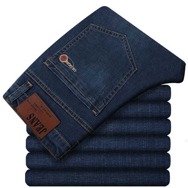 Jeans da uomo Pantaloni oversize a gamba dritta classici in denim Pantaloni larghi casual primaverili Taglie forti 44 48 Abiti di marca 230830