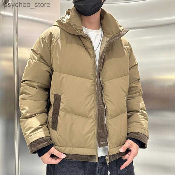 Parkas masculinas com capuz jaqueta masculina falsa duas peças de mangas de ombro soltas no inverno a nova jaqueta quente com costura preta. Q230831