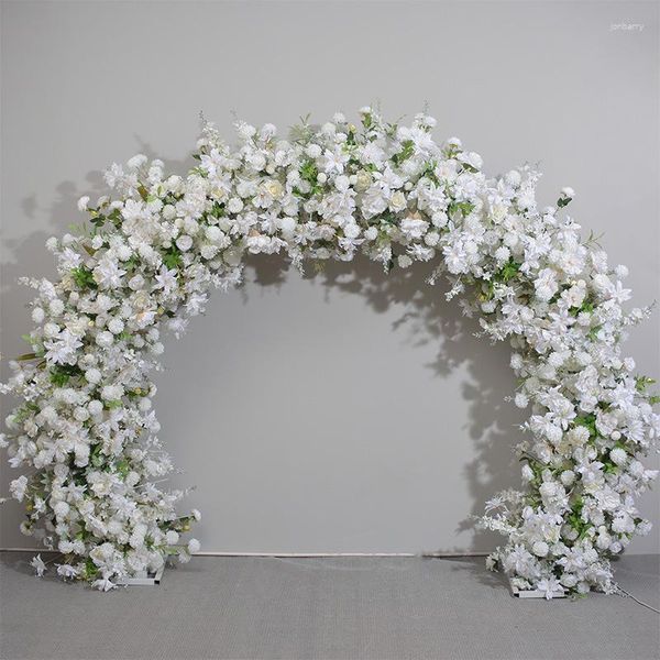 Arco di nozze di fiori decorativi con fila di fiori artificiali di lusso Disposizione di piante di rose Decorazione di sfondo per feste Set floreale per eventi