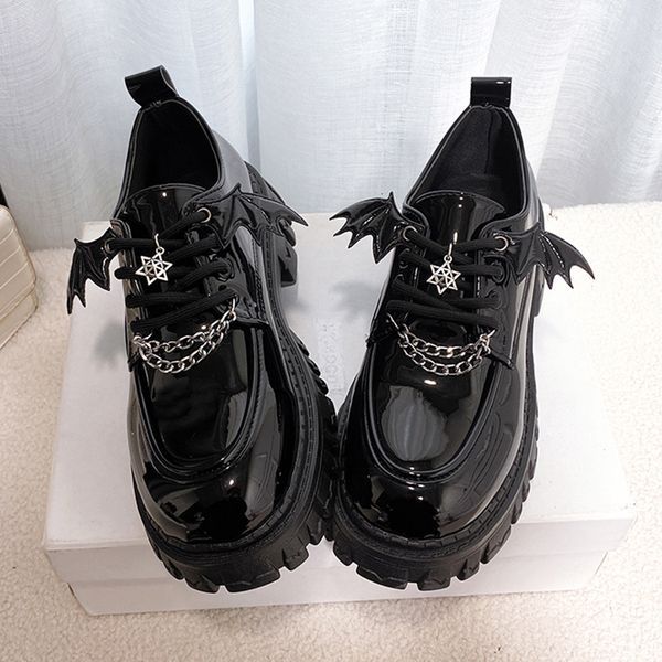 Sapatos de vestido Plataforma de corrente de metal Lolita Sapatos Góticos Mulher Primavera Estilo Colégio Patente Bombas Mulheres Japão Uniforme Escolar Sapatos 230830