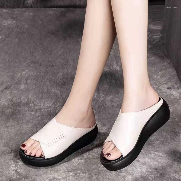 Pantofole 2023 moda estiva tinta unita punta aperta da donna che indossano suola spessa tacco inclinato scarpe comode da donna all'esterno