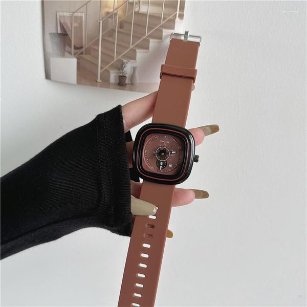 Нарученные часы бренд модные часы для мужчин и женщин творческий календарь кварцевый бизнес повседневный бизнес силизоновый ремешок с часами оптом