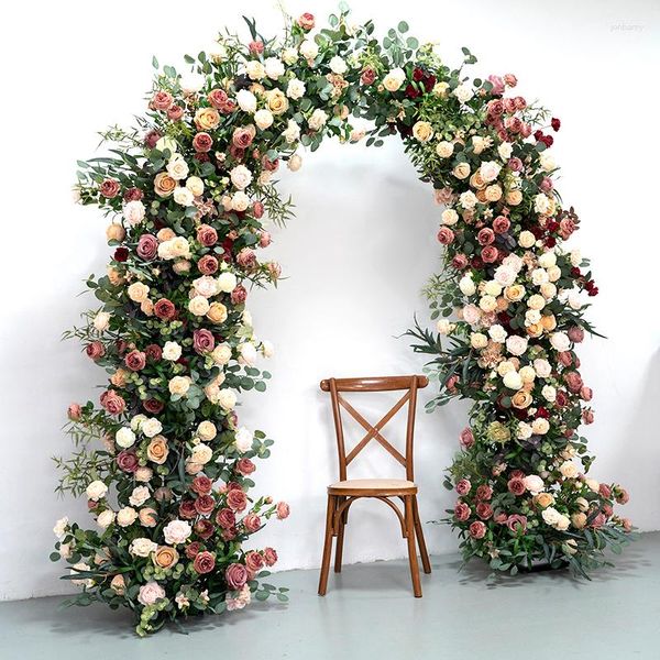 Декоративные цветы кофейный пион шампанский роза с зеленью цветочный ряд на открытом воздухе свадебный фон