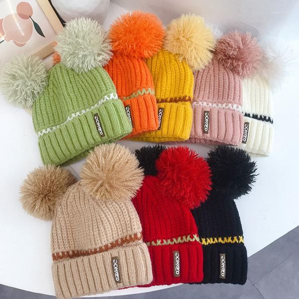 Berets 2023 Stil Candy Farbe Paar Pelzkugeln Niedliche Wollmütze Jüngere Mode Ohrenschützer Herbst und Winter Strickmützen