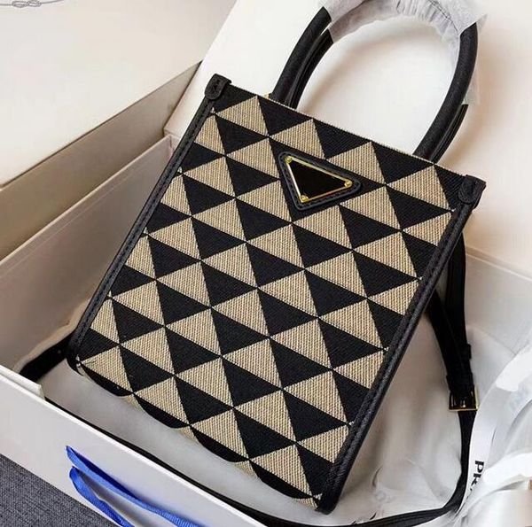 Borsa di lusso a triangolo Symbole Borsa da donna ricamata Modello a triangolo in tessuto di pelle Borsa hobo da donna Borsa a tracolla classica in Saffiano Alta qualità