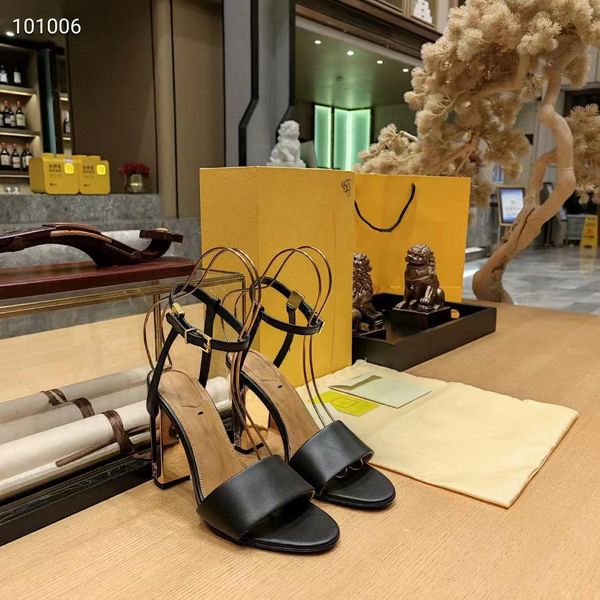 Designer Luxus Damen Sandalen Luxus Strass Mode Persönlichkeit Show aushöhlen High Heels 35-42 mit Box