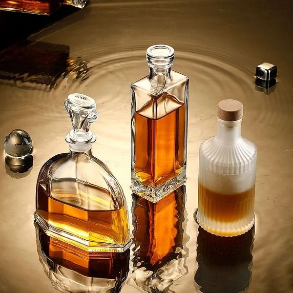 Strumenti da bar Bottiglia di vino piccola a forma di diamante da 500 ml con strisce di sughero Whisky Brandy Vodka Shochu Fiaschetta per vino alla frutta Decanter 230831