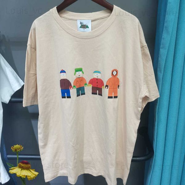 Мужские футболки на настоящий фото S-South Park футболка Cartoon Print Print Fit 1 1 Hight Cavice Comting Short Elive Fit One Day Ship Out T230831