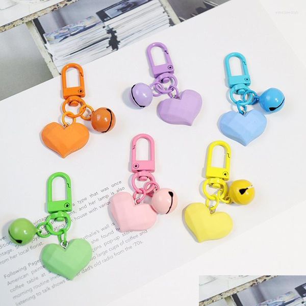 Клавичные шнурки 1pc Rainbow Heart Bell Bell Keyring для женщин Подарить еврейский милый цветной металлический геометрический пакет для автомобилей коробки для наушников P DHIT0