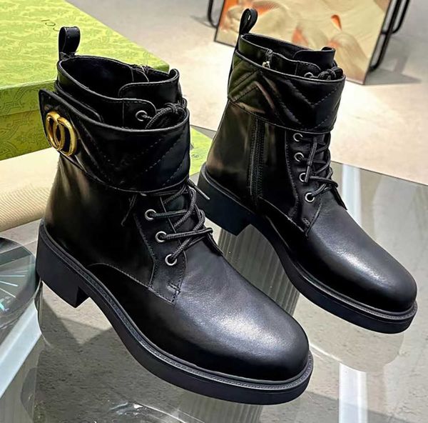 10A Botas Calf Buckle Baixo Salto Tornozelo Full Grain Couro Patchwork Padrão de Impressão Lace-up Dedo Do Pé Redondo Mulheres Sapatos Ao Ar Livre Botas de Designer de Luxo Calçado de Fábrica