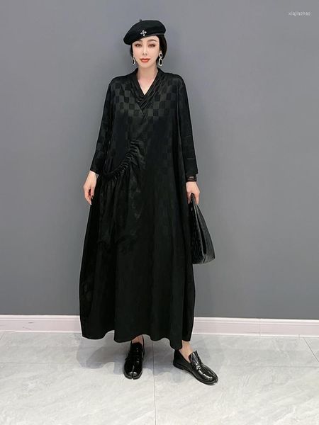 Abiti casual SuperAen 2023 primavera coreana moda scollo a V sottile tinta unita oversize abito lungo nero per le donne