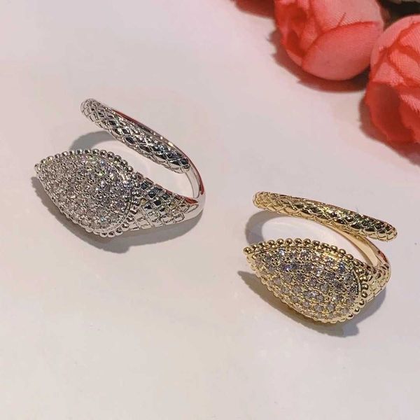 Cluster Rings New Oval Design elegante Geometric Full Microl Zirconia Wedding Engagement Women Ring Fashion Jewelry j1984 G230228 G230307