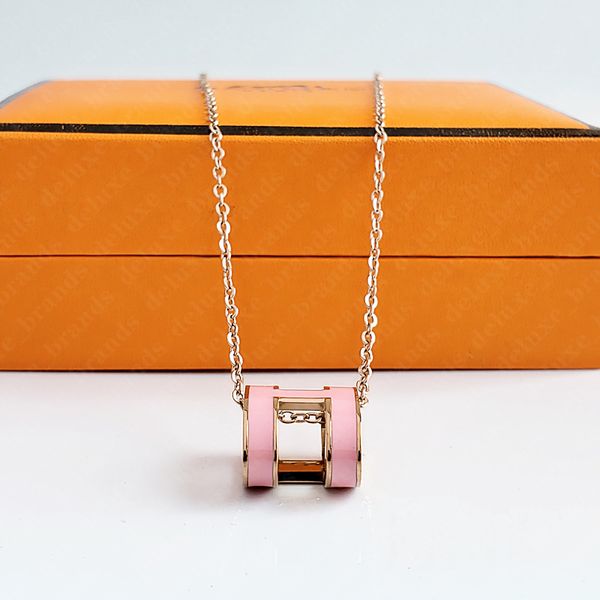 Designer klassische Luxus-Anhänger-Halsketten für Damen, 316L Roségold, Buchstaben-Halskette, luxuriöser Design-Schmuck, farbecht, hypoallergen