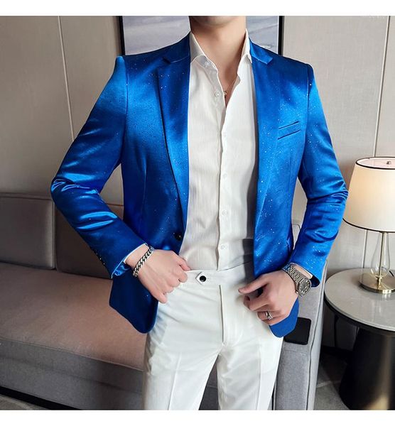 Abiti da uomo di alta qualità Elegante abito in raso blu royal Blazer Giacche lucide in seta da uomo Abbigliamento da festa sociale da uomo Abito smock da uomo bianco