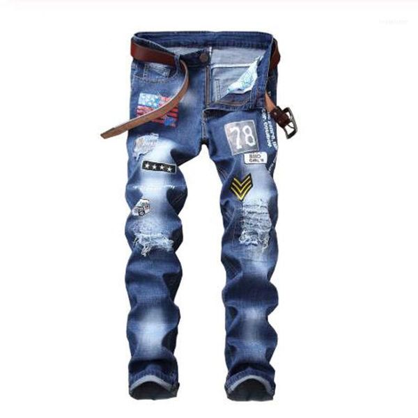 Jeans da uomo Toppe maschili con bandiera americana Design Jeans blu con fori Pantaloni dritti slim strappati in difficoltà1