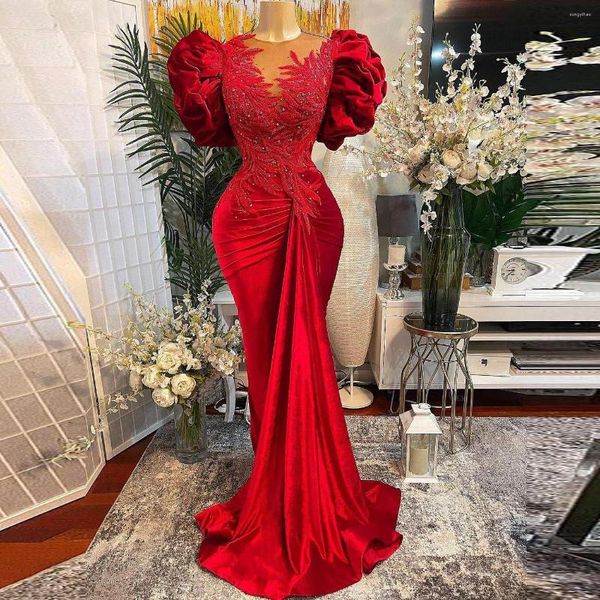 Abiti da festa Affascinante sirena rossa Prom Immagine reale Stile Aso Ebi Spalle gonfie Increspature Perline Abiti da sera in velluto da donna