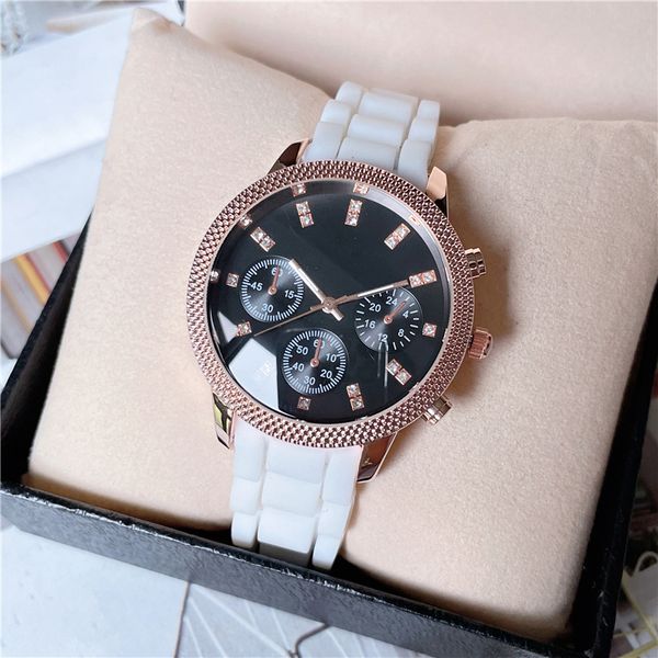 Moda Full Brand Orologi da polso Uomo Donna Donna Ragazza Stile Lusso con logo Kor Orologio al quarzo con cinturino in silicone M 152