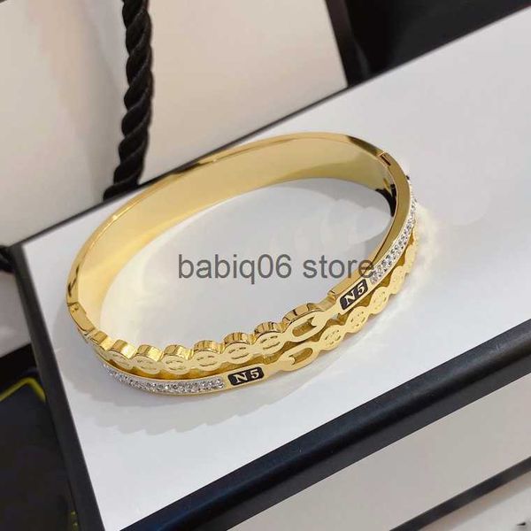 Bangle Europe America Fashion Style Bracelets Женские браслеты дизайнерские письма браслет Crystal 18k золота с покрытием из нержавеющей стали подарок T230301