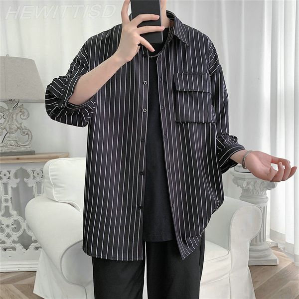 Camicie casual da uomo Nero Bianco a strisce 2023 Moda Harajuku Uomo Camicia Hip Hop Tops Streetwear Abiti oversize maschili M 5XL 230228