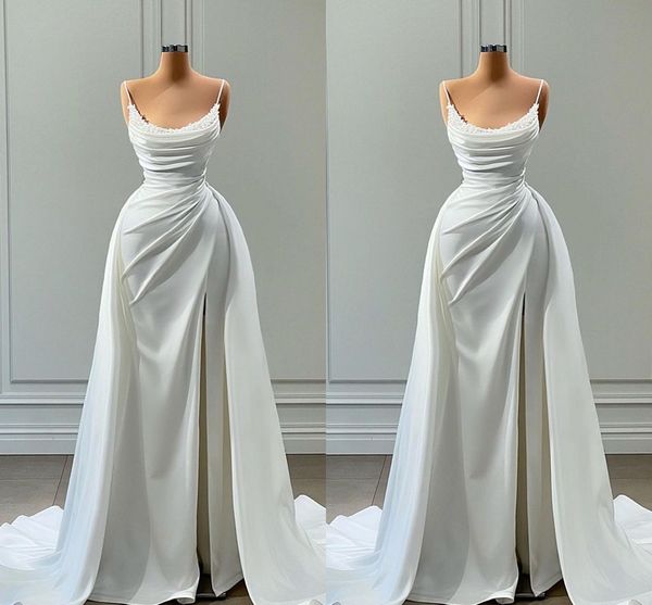 Eleganti abiti da sposa a sirena per la sposa Taglie forti Perle Cinghie senza spalline in raso Pieghe spaccate sul lato alto Sweep Train Abito da sposa Vestido De Noiva Custom Made