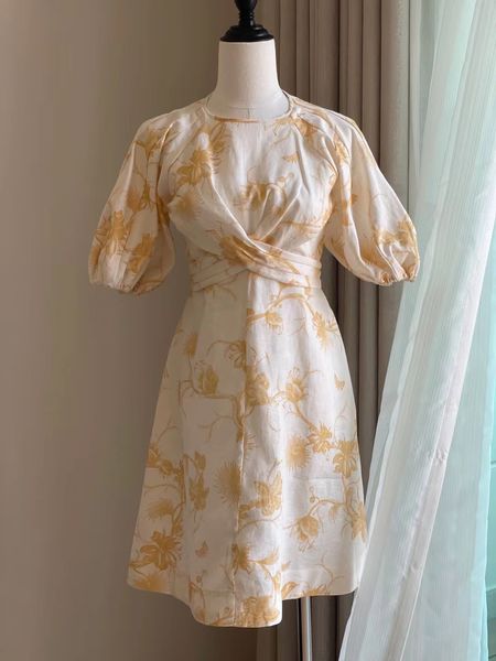 Pist elbise İlkbahar 2023 yeni hazır giyim serisi anvelop tarzı mini elbise 01