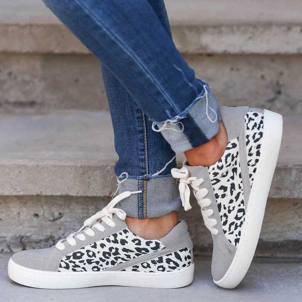 Scarpe eleganti da donna Scarpe basse Scarpe da ginnastica da donna Leopard Lace Up Plus Size PU Scarpe da ginnastica casual 2021 Moda Scarpe vulcanizzate Calzature da passeggio L230302