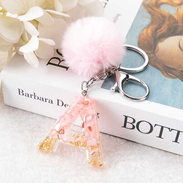 Anéis -chave 1pc Pink Pompom Letter Keychain Inglês Chavening alfabeto com gradiente de resina de gradiente de brilho de bola de bola encharm