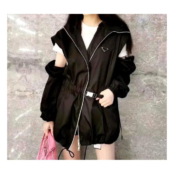 Designer Womens Windbreaker Caats Triângulo Drawcord cintura de mangas compridas zíper solto e elegante e elegante feminino casual windbreaker com casaco impermeável à prova d'água