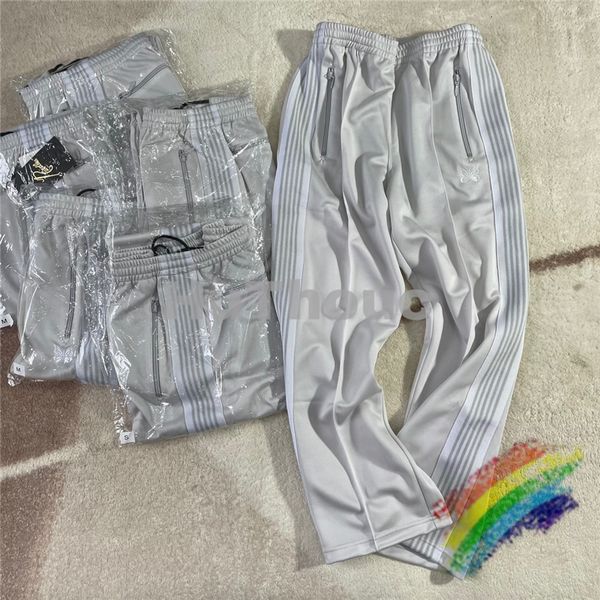 Pantaloni da uomo Pantaloni sportivi con aghi a righe bianche Uomo Donna 1 1 Pantaloni sportivi con aghi ricamati a farfalla AWGE di alta qualità 230302