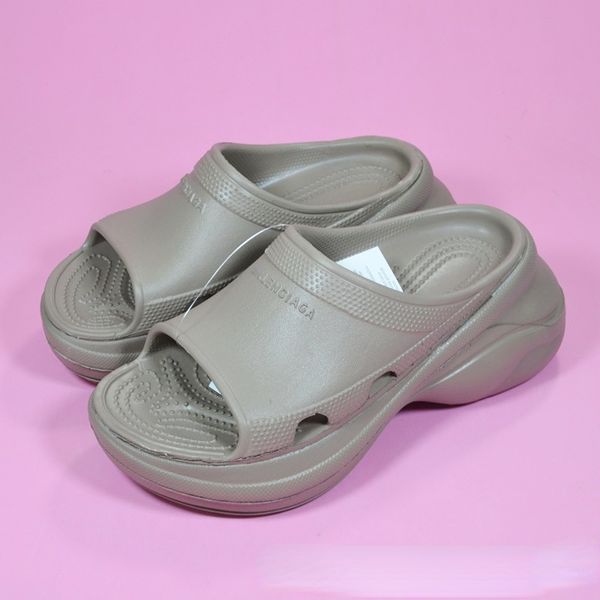 Slippers simples chinelos espessos chinelos solados de verão feminino Novos produtos Flip-flop Altura Aumente