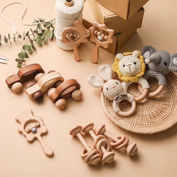 Rattles Mobiles 4PcsSet Baby Wooden Crochet Rabbit Rattle Toys Legno naturale roditore Lion Massaggiagengive Animal Rattle Montessori Toy Car nato regalo 230303