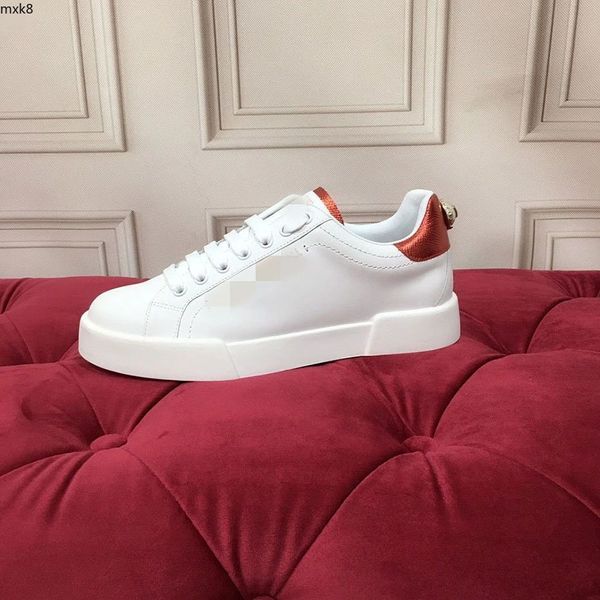 Top Men Women Shoes Casual Designer Bottom Spikes cravejados Fashion Insider Sneakers Black Red White Couro baixo Sapatos baixos Tamanho 35-45 MJIP MXK80000003