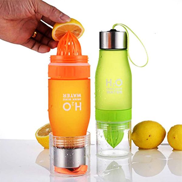 Bottiglie d'acqua Z30 650ML Sport all'aria aperta Viaggi Bottiglia d'acqua leggera al limone Infusore Succo di polpa di frutta Bottiglie d'acqua per bere sano 230303