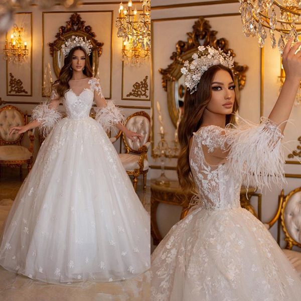 Abiti da sposa glamour con scollo a cuore Abiti da sposa con maniche a tre quarti in pizzo Richiedente Piume Abito da corte con paillettes Abito da sposa su misura Abiti da sposa