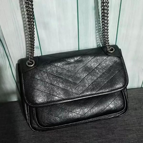 Catena da donna Borsa a tracolla incrociata Borsa a mano Borsa a V Strisce Filo Designer Pochette lisce Borse di lusso per imballaggio di cosmetici di moda in vera pelle