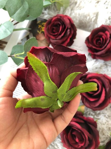 Flores decorativas 10pcs Borgonha Seda Rose Heads Artificial em atacado FALSO PARA DIY CASAM