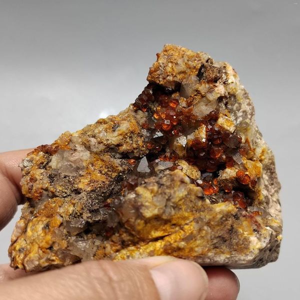 Dekoratif Figürinler 152 Gelen Garnet ve Çay Kristal Mika Mineral Şifa Enerjisi Aura Orijinal Taş Ev Dekorasyon Örnek Süslemeleri