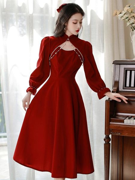 Abiti da festa Autunno Inverno Abito vintage in velluto Cheongsam Rosso Premium Catena di perline Hollow Elegante Ragazza Notte Vestido Festa