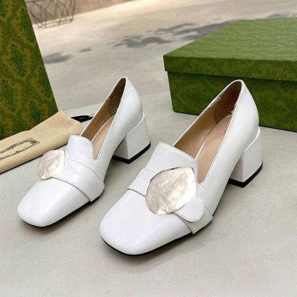 Tasarımcı Muhteşem sandalet kadın deri moda küçük deri ayakkabılar rahat ve güzel profesyonel ofis ayakkabıları